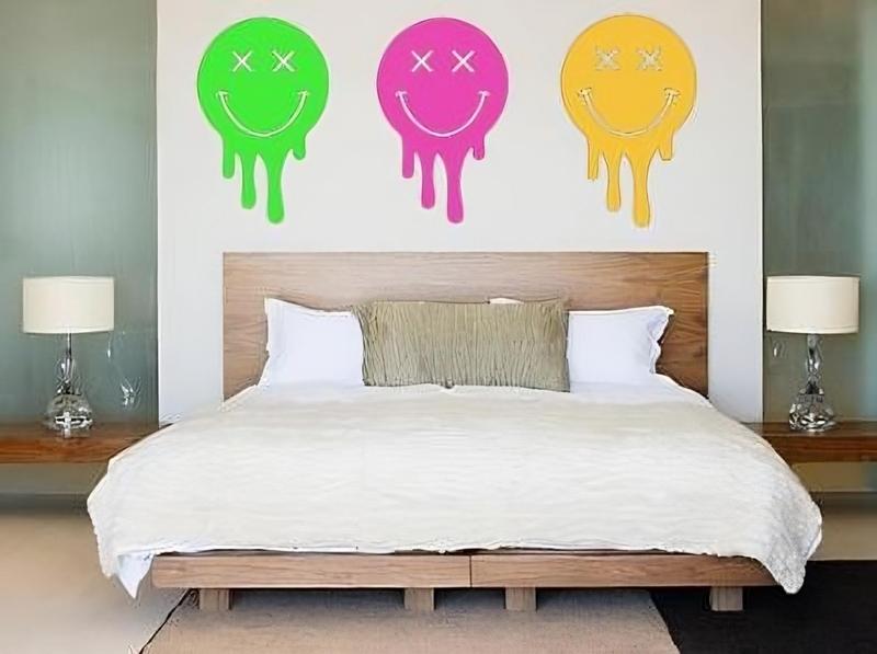 X_X SMILE WALL ART