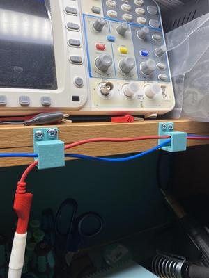 Simple cable holder