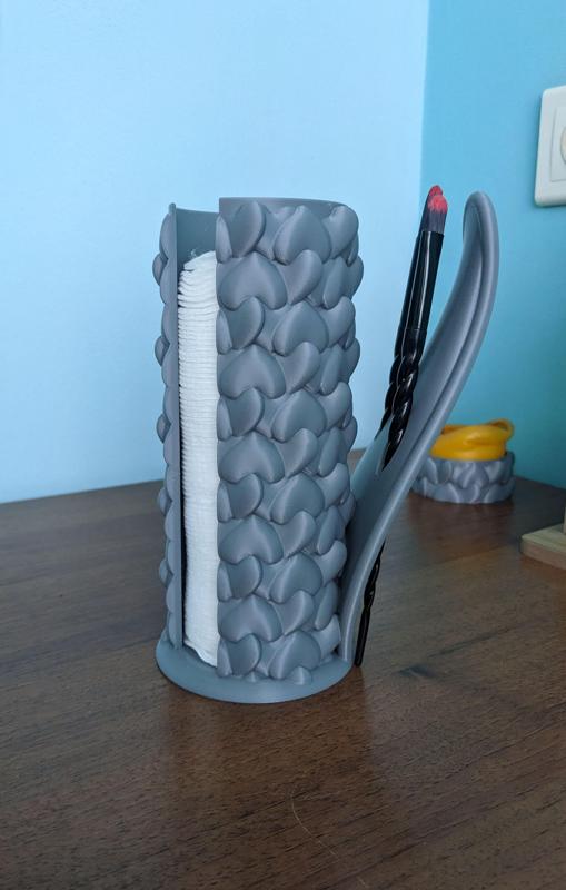 Heart-Patterned Cotton Pad Organizer with Makeup Brush Stand