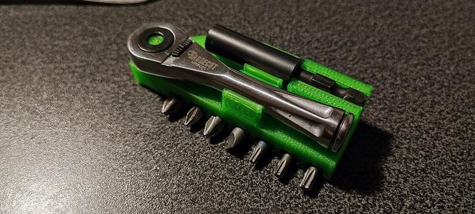 Sabrecut mini ratchet and bits holder