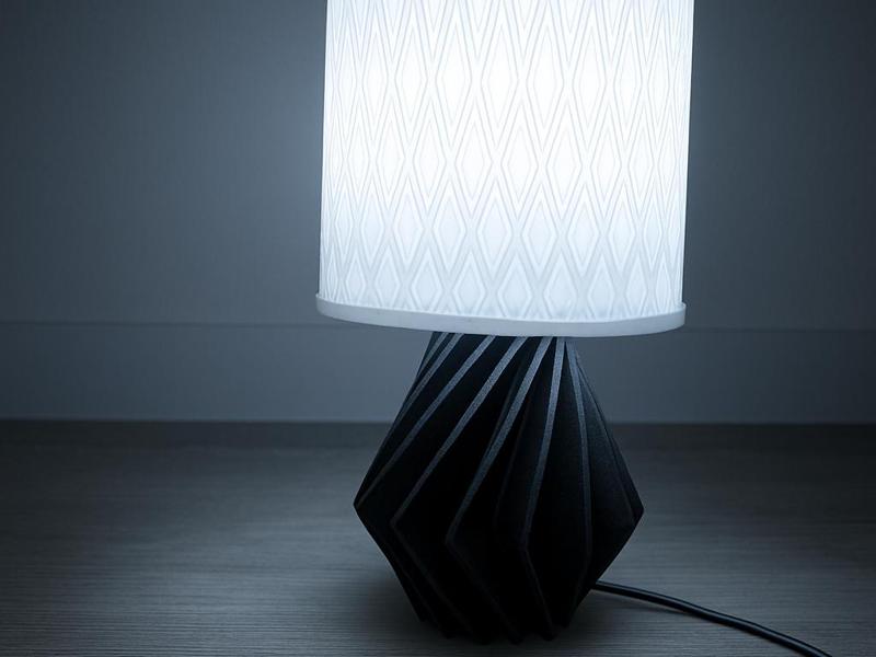 Modern 3D Printed Table Lamp / Lampa