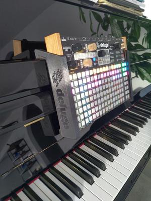 Synthstrom Deluge Piano Stand
