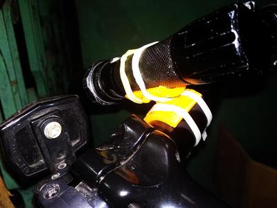 Flashlight bike mount
