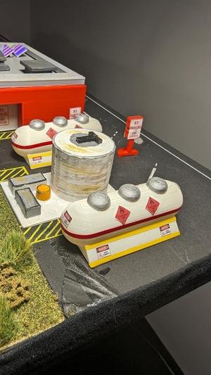 1:400 airport fuel tank horizontal