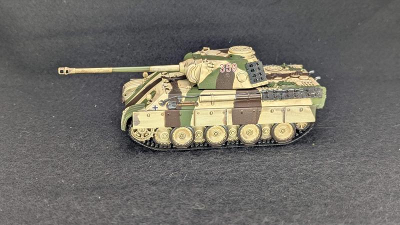 Panzer V Panther Ausf.D + 3 Tankmen (Germany, WW2)