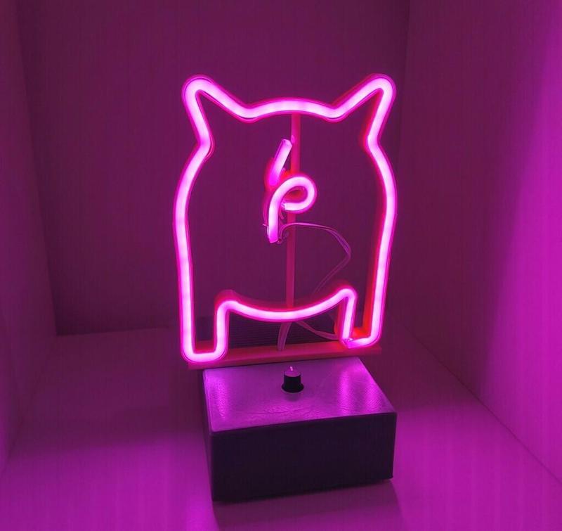 Neon pig lamp
