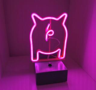Neon pig lamp