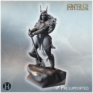 Warrior woman holding a battle axe, wearing detailed armor, standing on a rocky base (32) - Medieval Fantasy Magic Feudal Old Archaic Saga 28mm 15mm