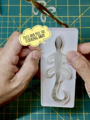 Run Away Lizard open pour mold - with flashing trimmer