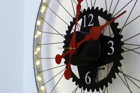 Bicycle rim wall clock