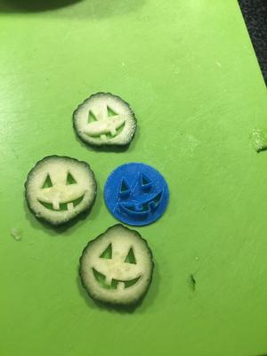 Halloween Salad Cutter