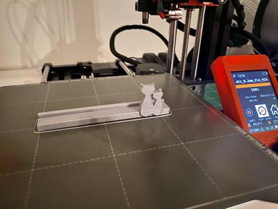 Minimalistic photo stand