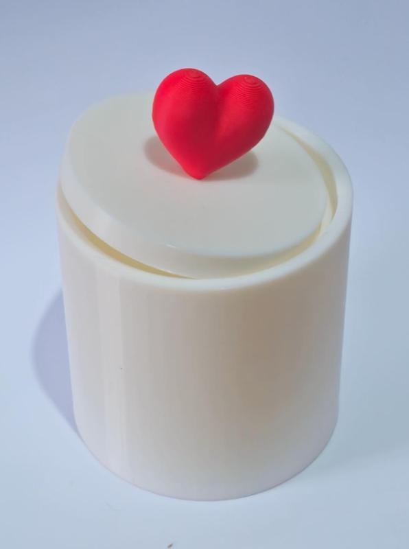 Cute storage pot with heart handle!