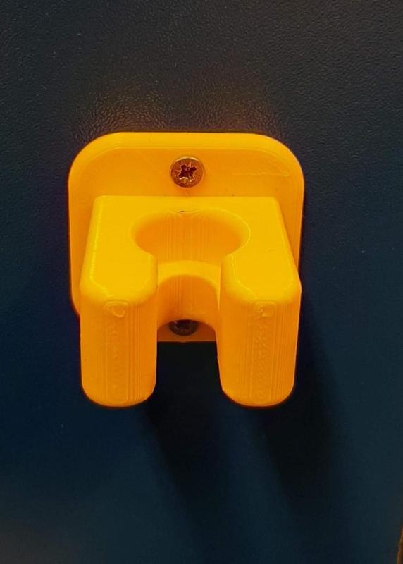 Držák USB kabelu