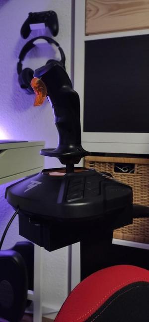 Thrustmaster T16000M FCS Mount for a DXRacer Chair