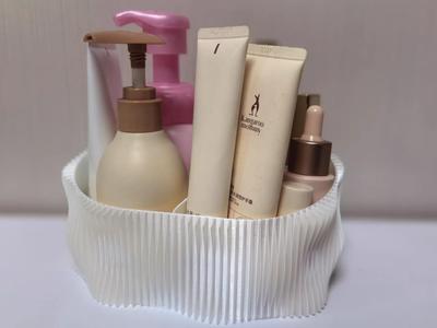 Wave-Shaped Storage Box