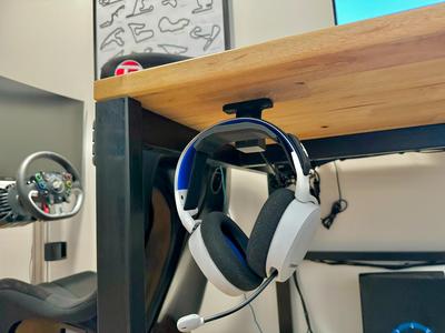 Heaphones holder - under the desk