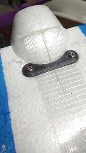 Micro skyhunter wing retainer