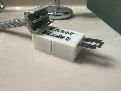 DE Safety Razor Blade Bank