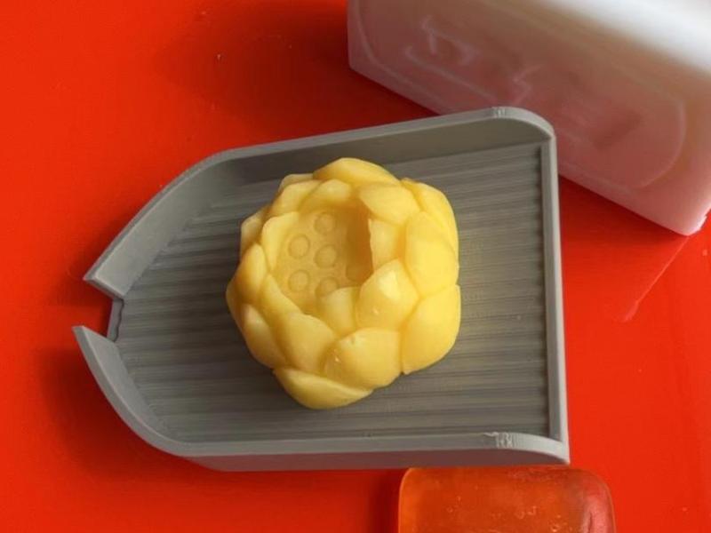 Self-draining Soap Dish