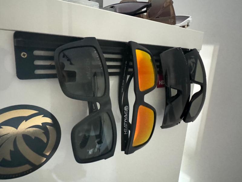 Sun glasses holder stand wall 