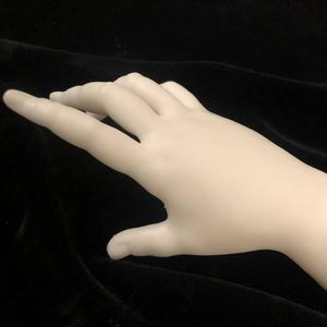 Hands of the Virgin of Duarte's sorrowful virgin