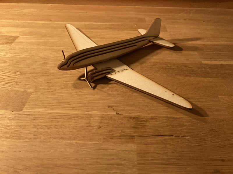 DC 3 1/90 scale model aircraft