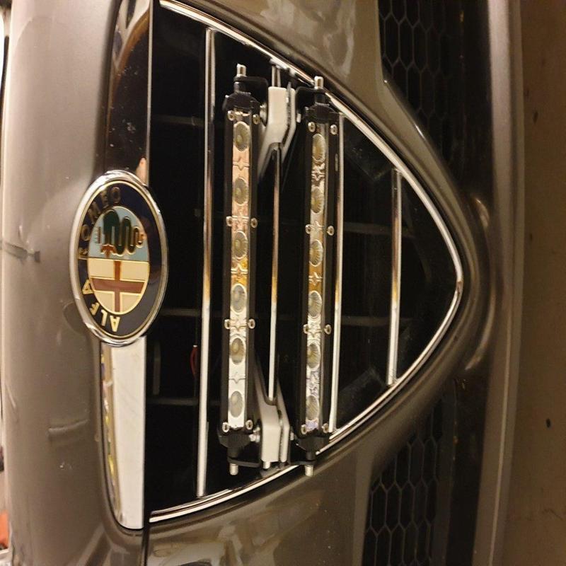 Alfa Romeo 159 / Brera grill mount for LED bar
