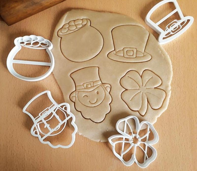 x4 St. Patrick's Day cookie cutters cookie dough souvenir Shamrock Leprechaun