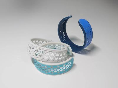 One-piece hollow bracelet