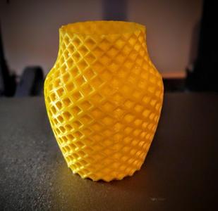 Vase 1 by Betuneo