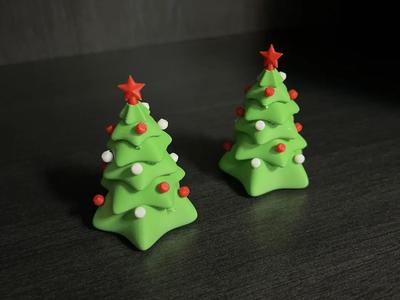 Christmas tree with colored ornaments no AMS req