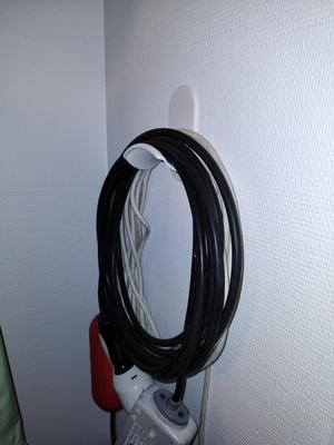 Wall cable hanger