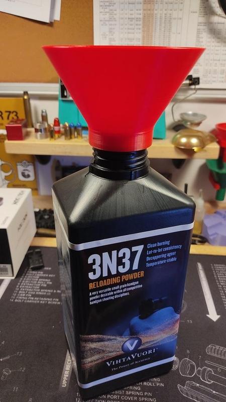 Powder funnel fits Vectan and Vihtavuori bottles.