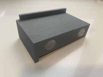 Manual saw magnet guide