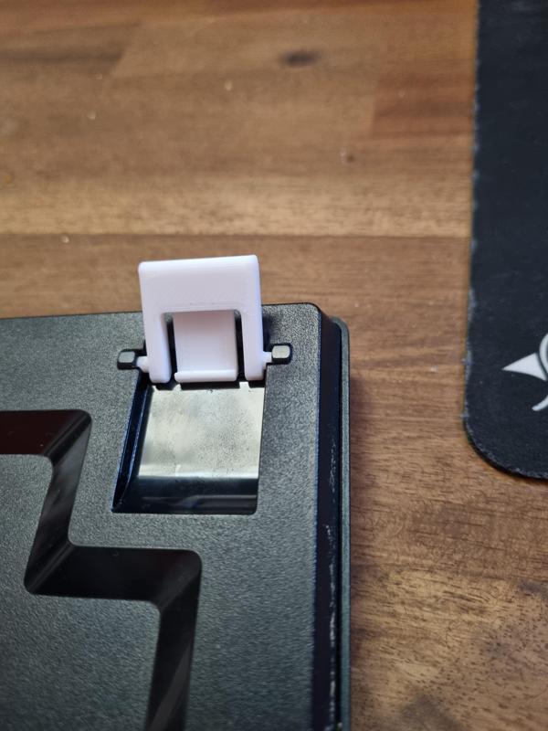 Sharkoon Purewriter RGB keyboard feets