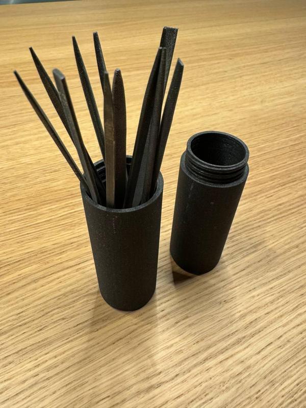 Round Screwable Case