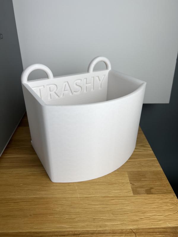 Trashy Trash bin: Hanging Trash bin