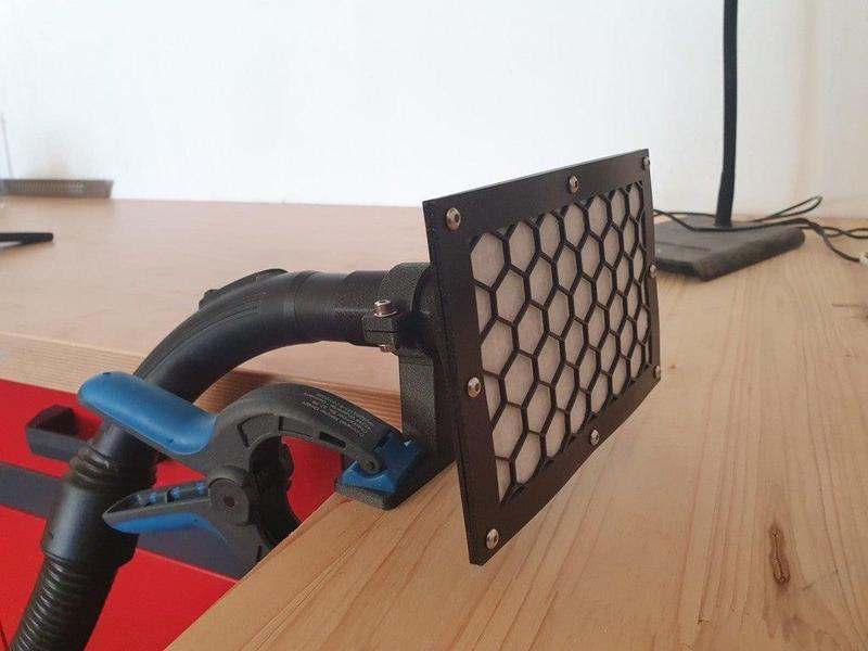 Suction for airbrush