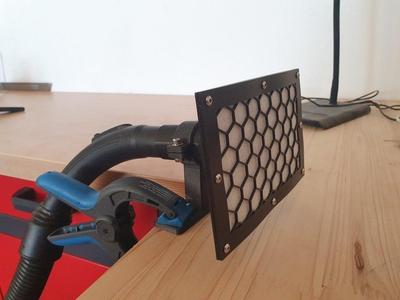 Suction for airbrush