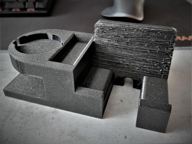 Mobvoi TicWatch Pro 4G LTE charging + phone stand