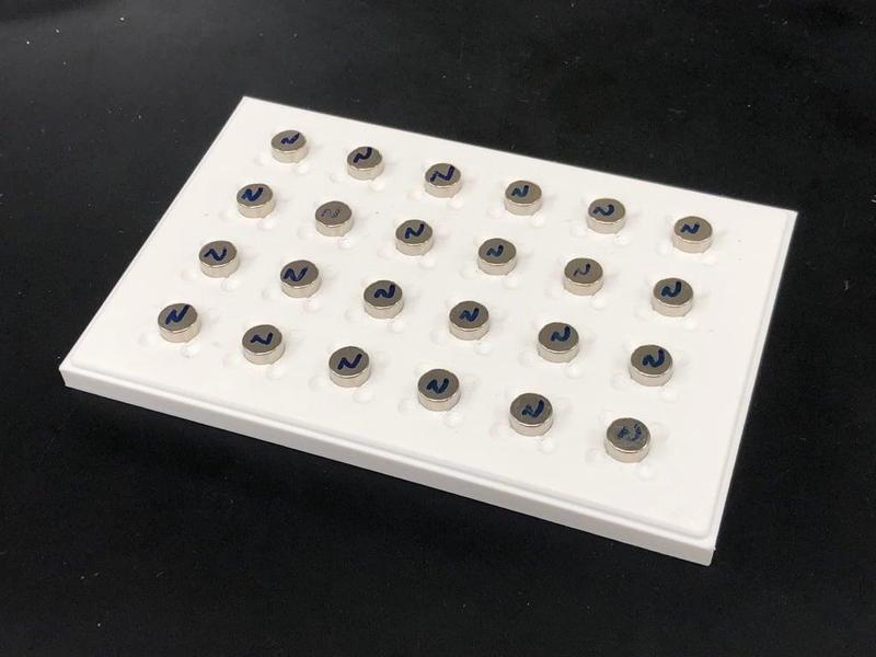 Magnetic plate stand