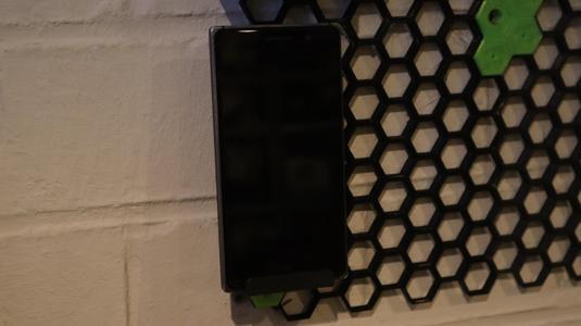 Honeycomb phone mount