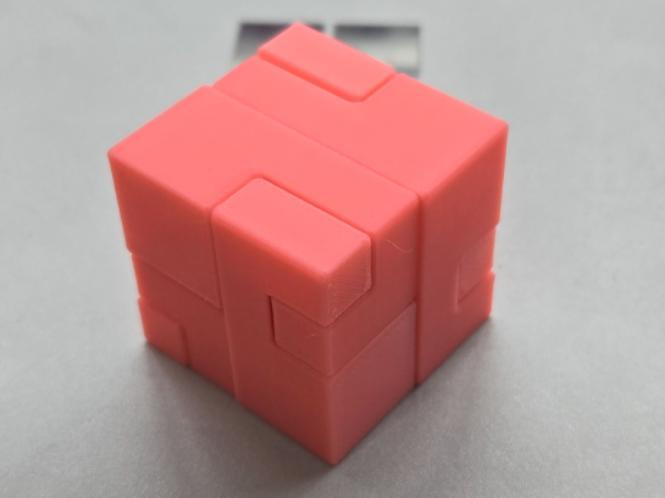 Apparently Impossible Cube