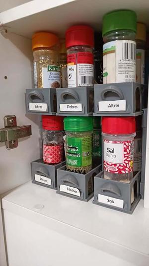 Compact spice rack