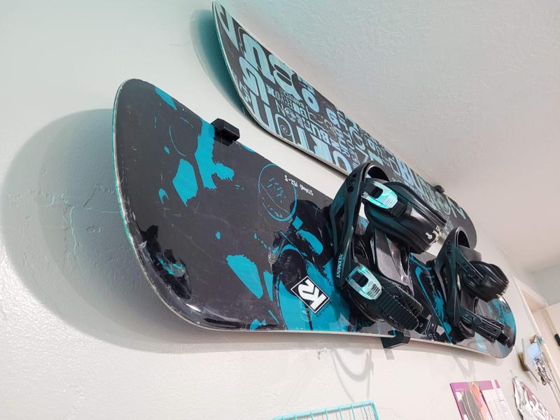 Snowboard Hanger, CG Display Hooks