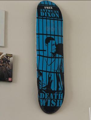 Skateboard deck wall mount