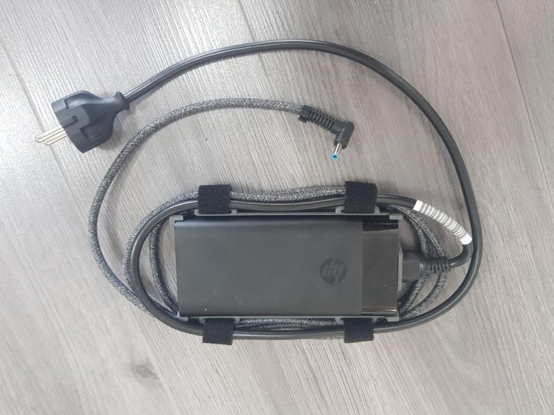 HP 200W laptop power cable management
