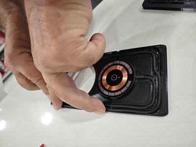 Lexus NX350h XIAMI 14 Ultra wireless charger