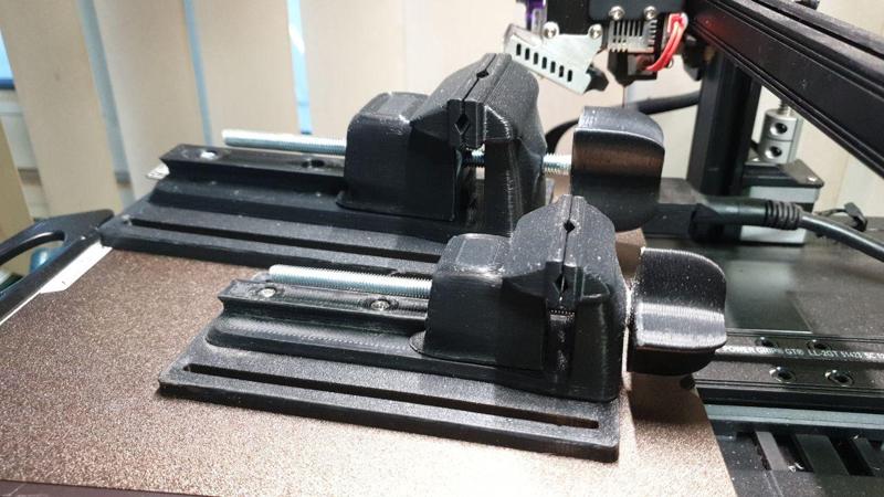 Vice. (70 and 95mm between jaws)